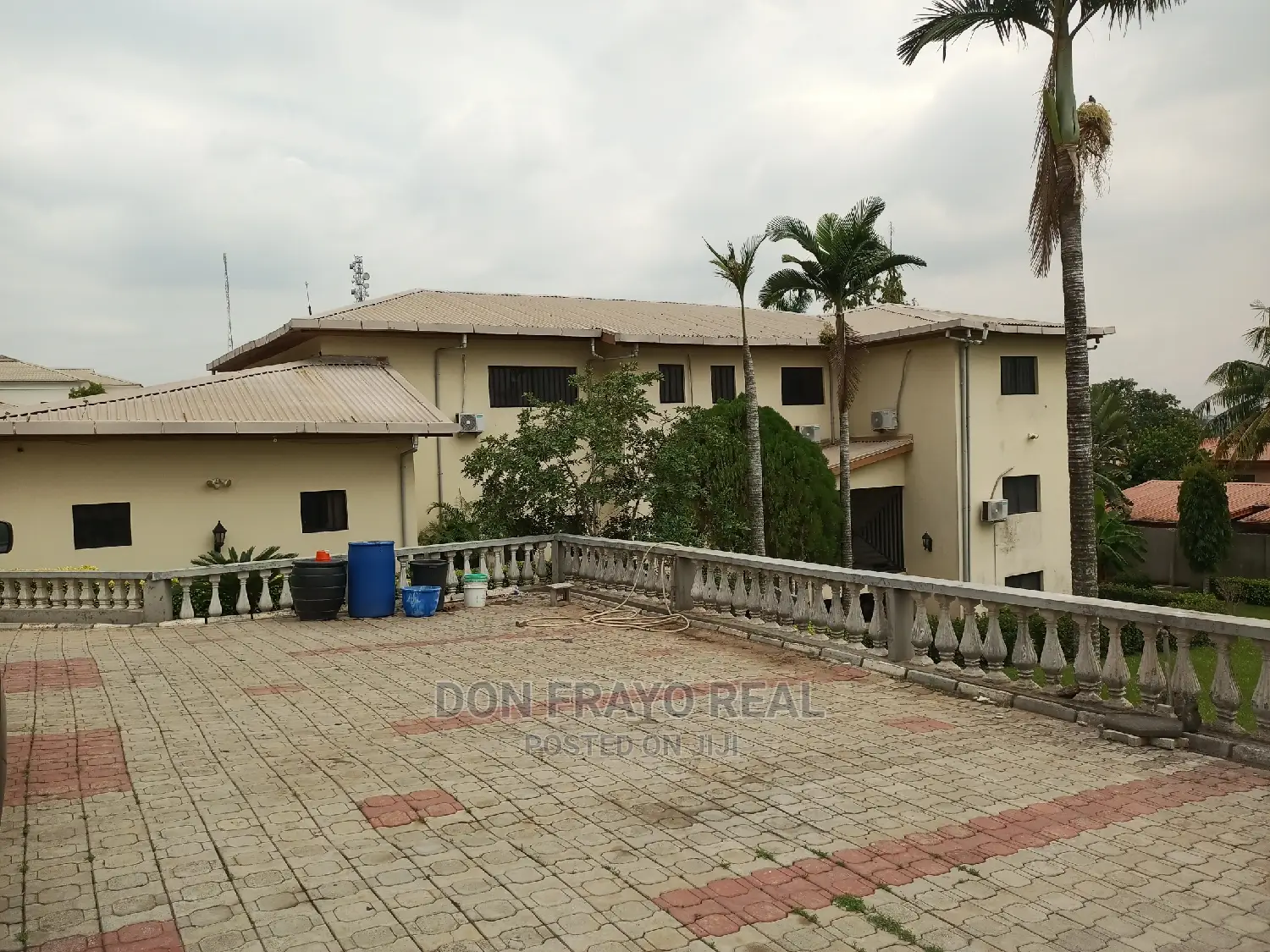 Furnished 10bdrm Mansion in Onikoko Agodi Gra for sale