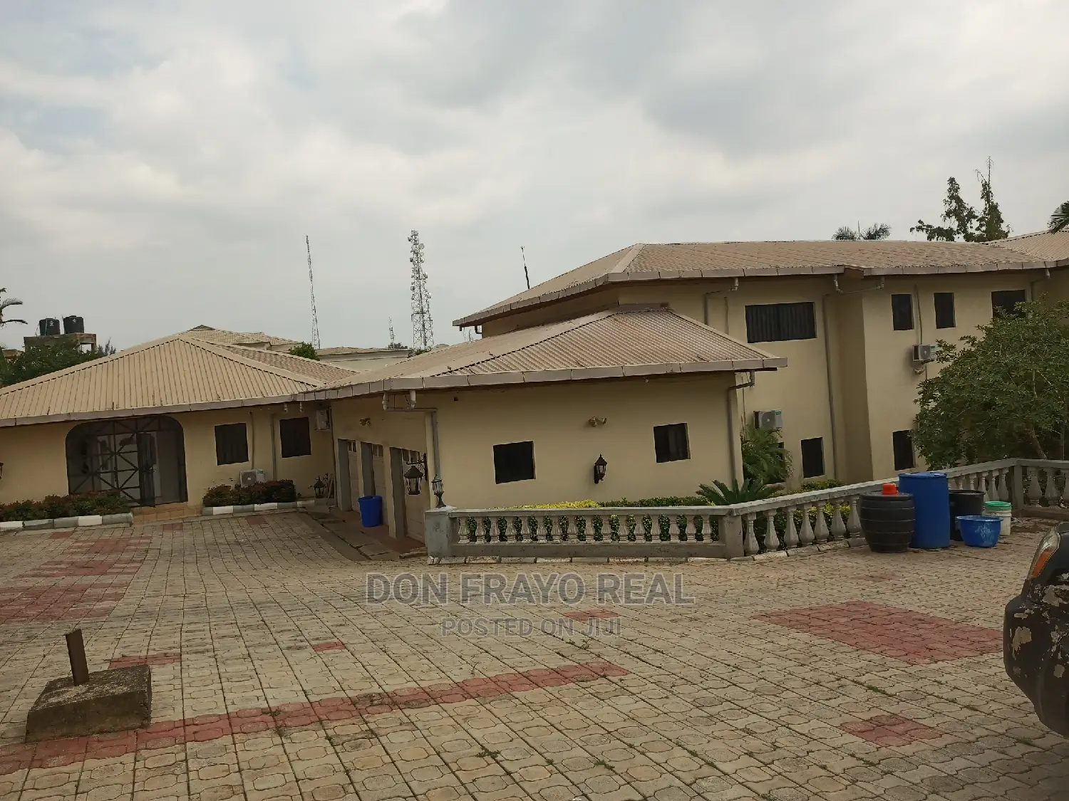Furnished 10bdrm Mansion in Onikoko Agodi Gra for sale