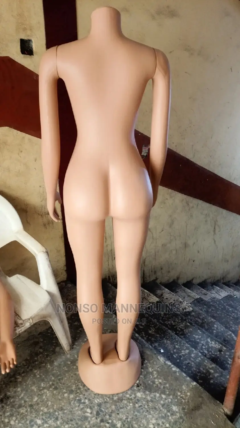 No Head Plastic Curvy Size 10 Model Display