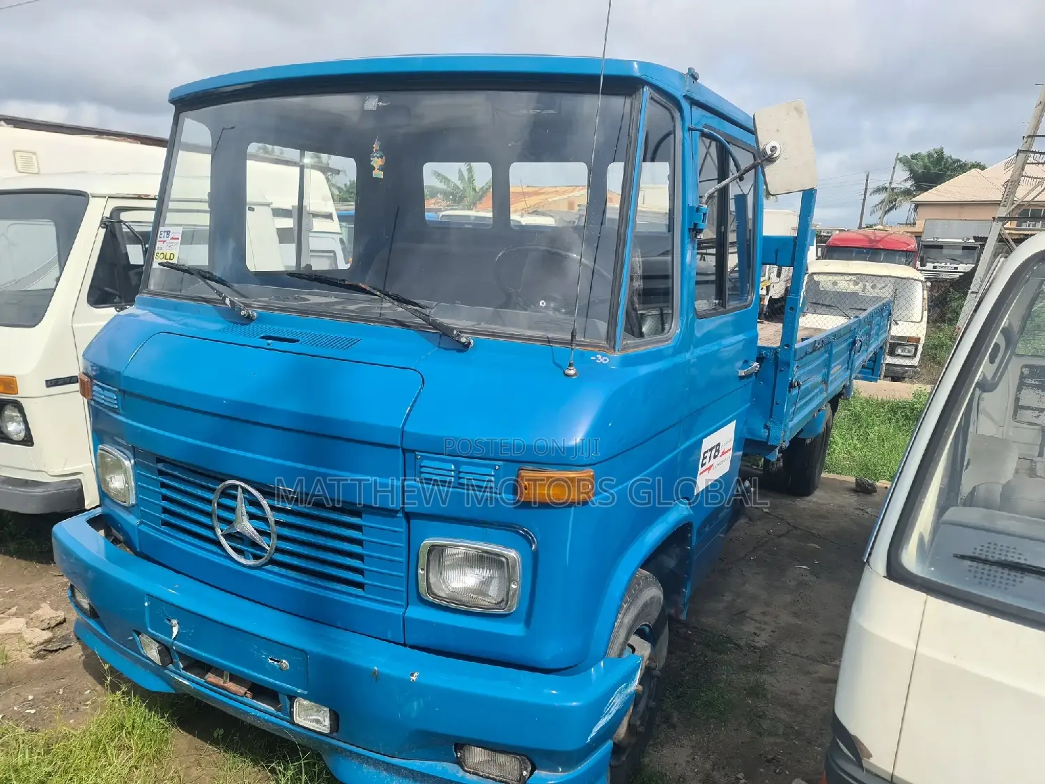Clean Mercedes Benz 608d Truck, Long Bucket