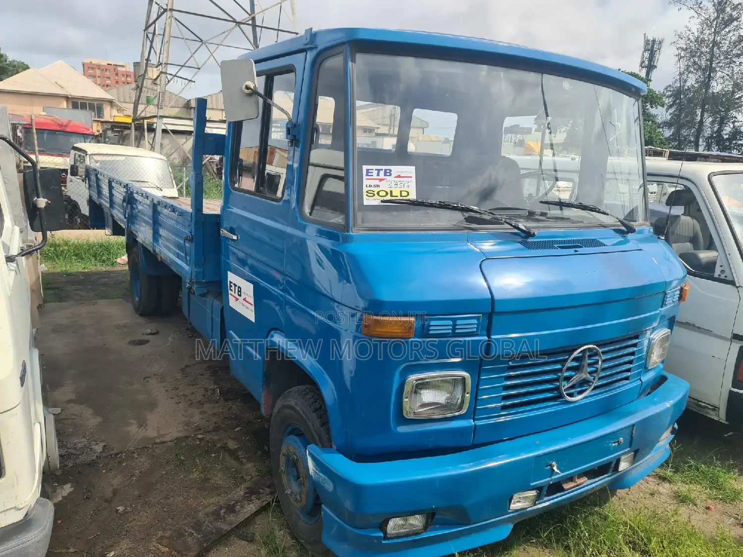 Clean Mercedes Benz 608d Truck, Long Bucket