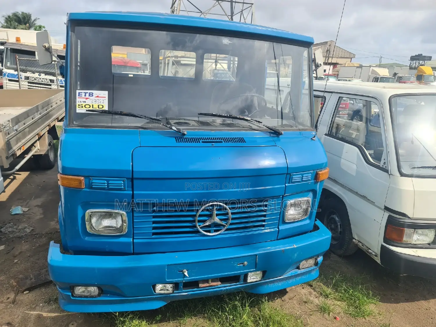 Clean Mercedes Benz 608d Truck, Long Bucket