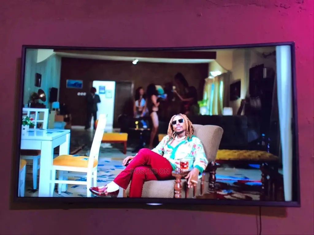 UK Used 55 Inches Hisense Curve Smart TV