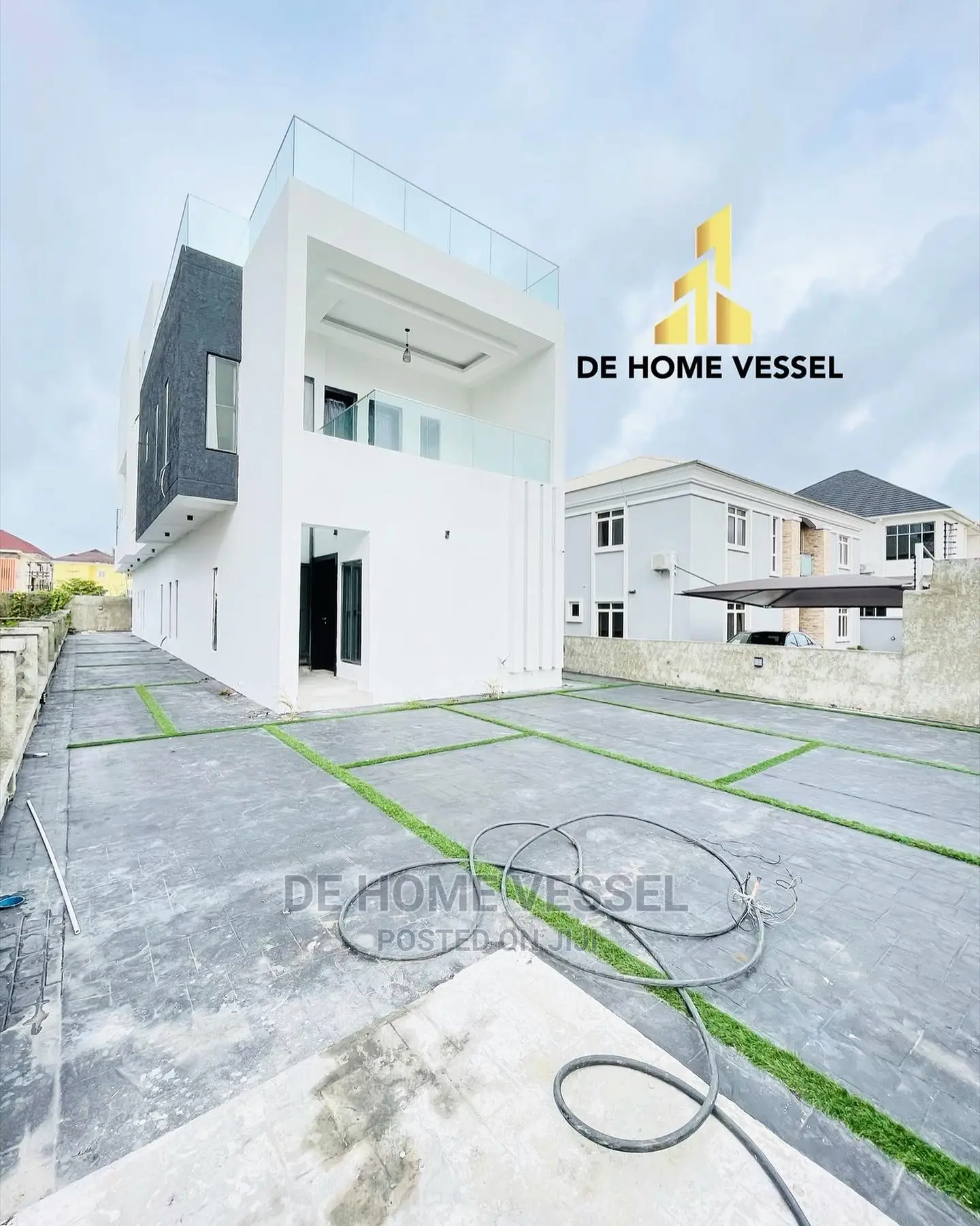 5bdrm Duplex in Osapa London for Sale