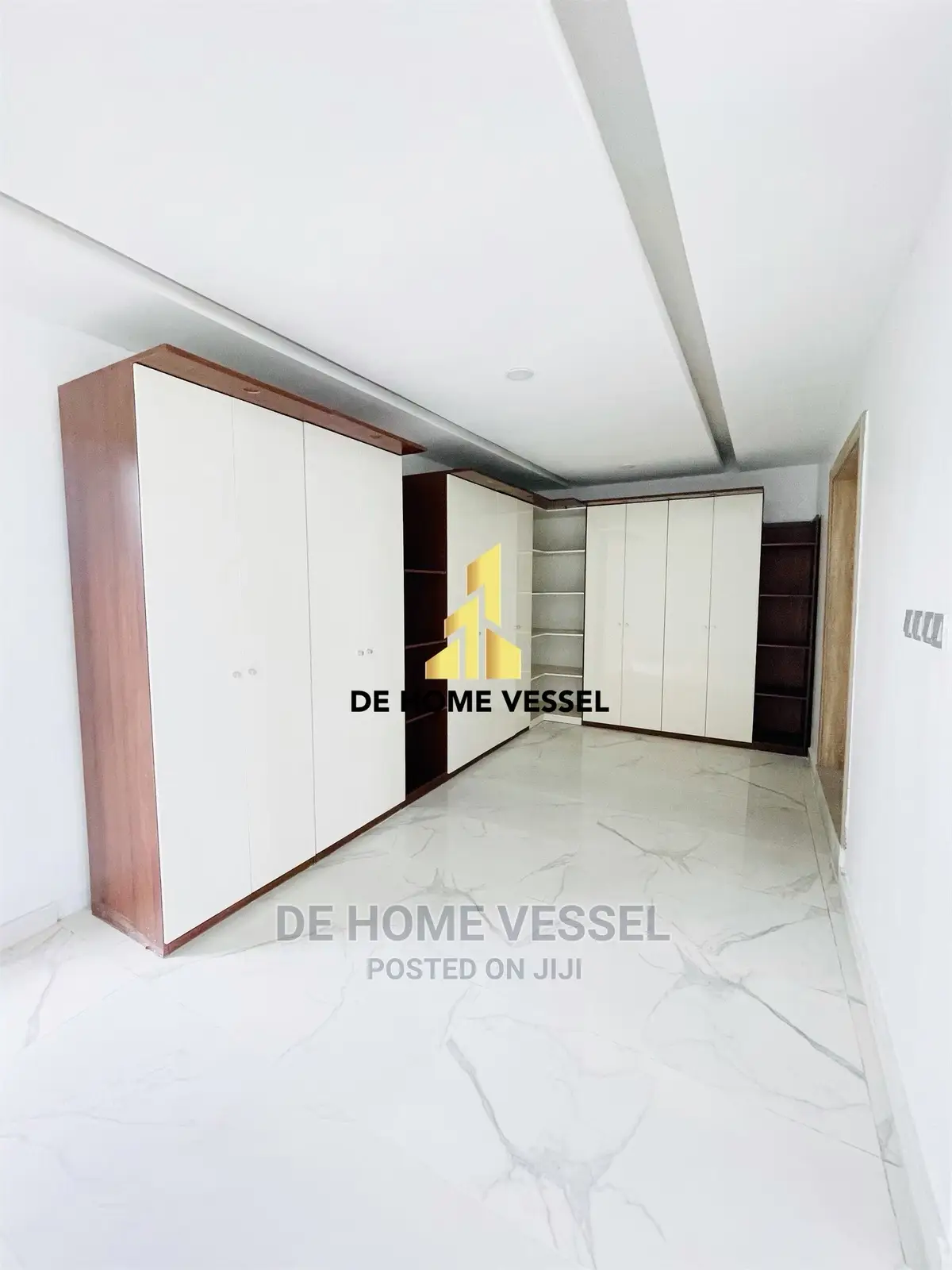 5bdrm Duplex in Osapa London for Sale
