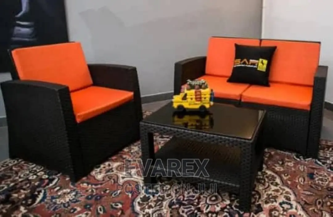 Outdoor/Indoor 4 Seater Chair With Cushion
