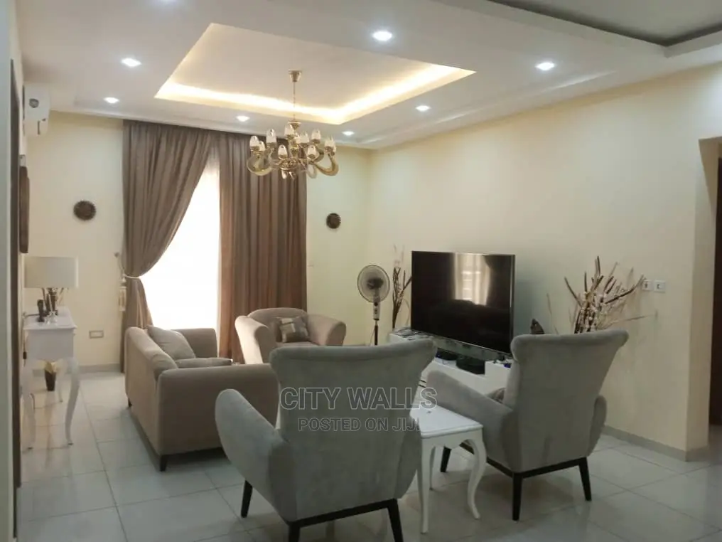 3bdrm Penthouse in Lekki Phase 1 for Rent