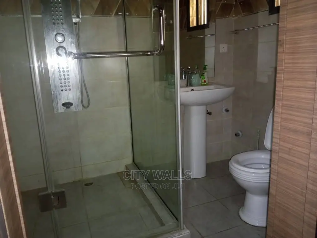 3bdrm Penthouse in Lekki Phase 1 for Rent