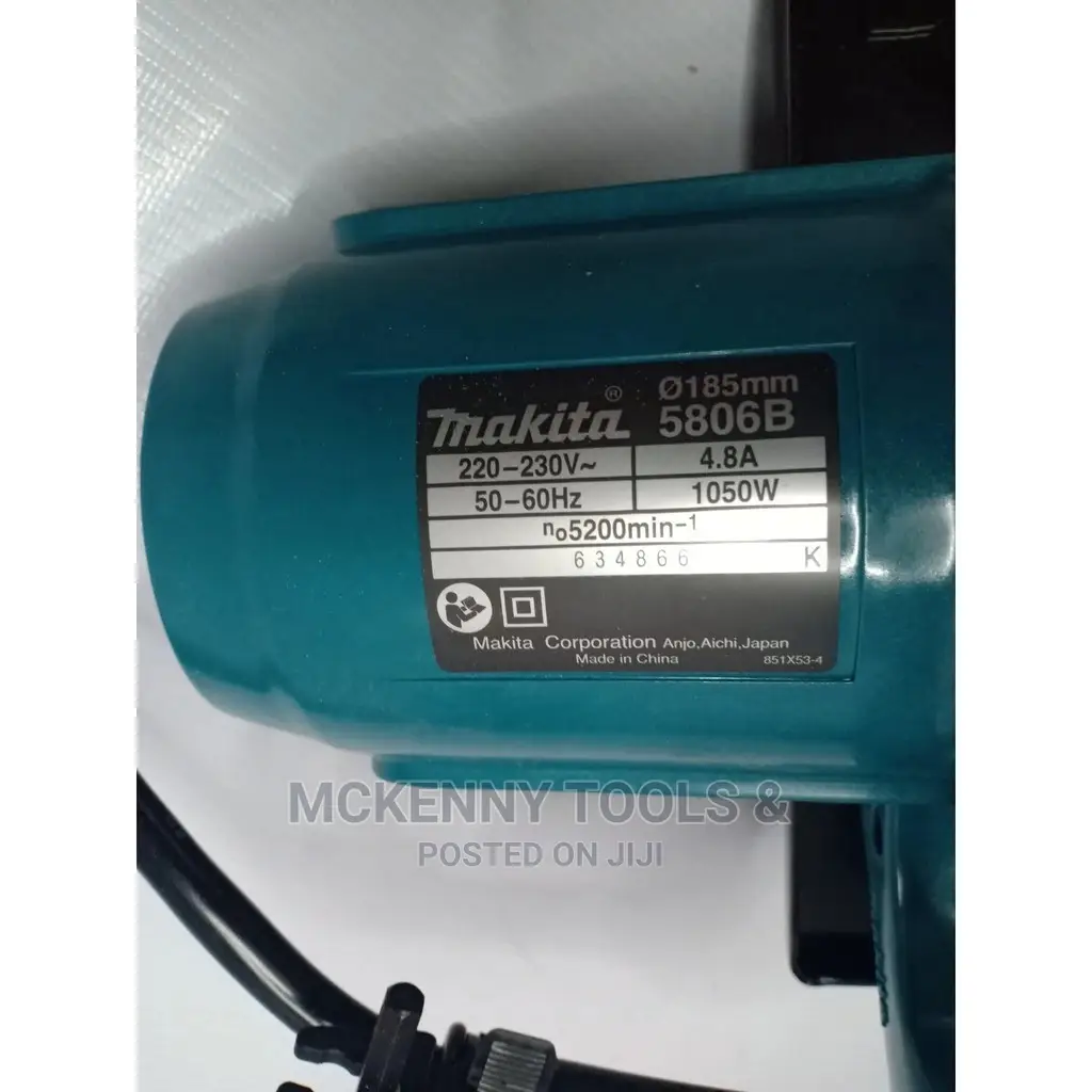 Makita 185mm (7-1/4") Circular Saw, 1050W, 5806B