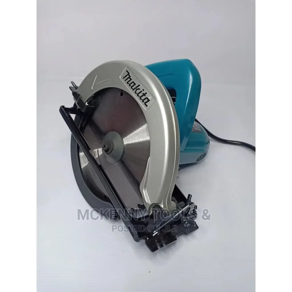 Makita 185mm (7-1/4") Circular Saw, 1050W, 5806B