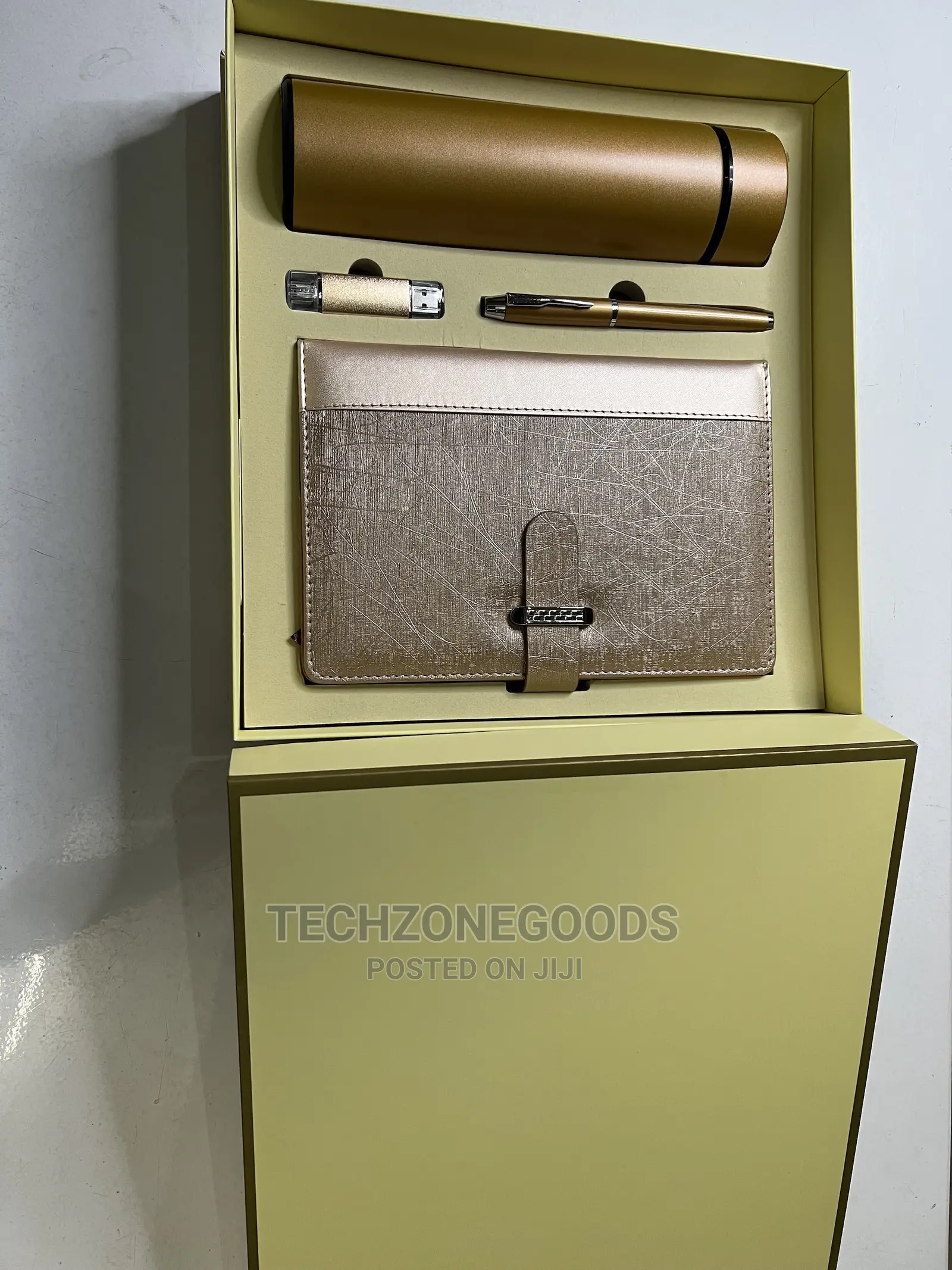 4pcs Luxury Corporate Gift Set- Gold