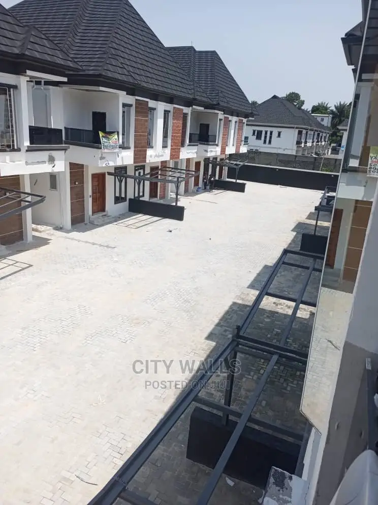 4bdrm Duplex in Chevron for rent