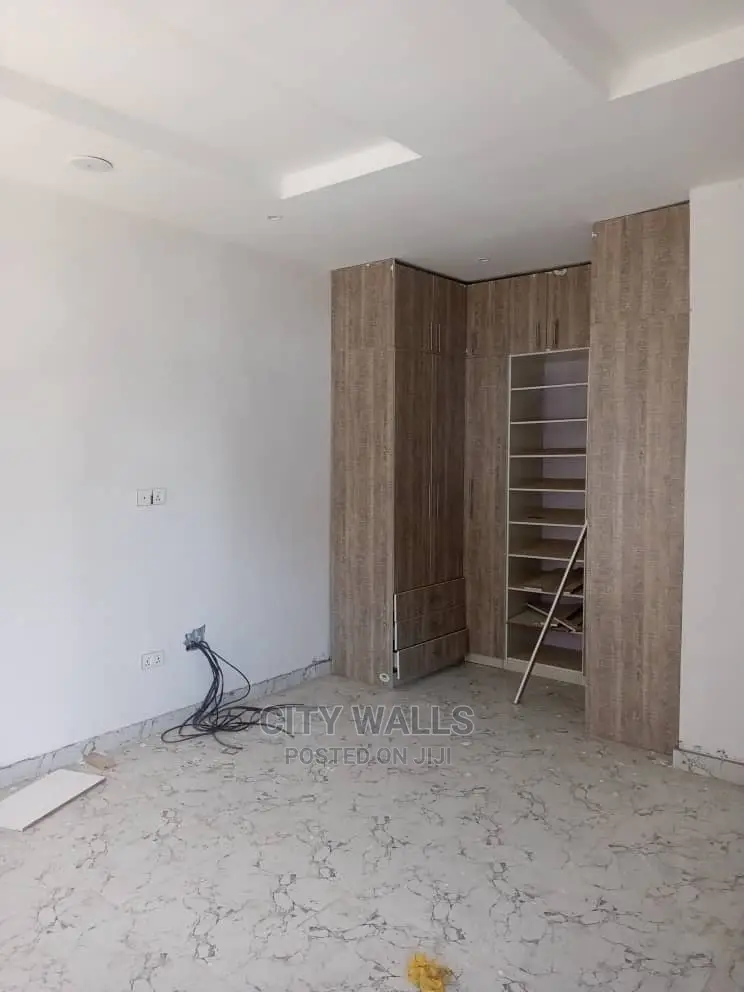 4bdrm Duplex in Chevron for rent