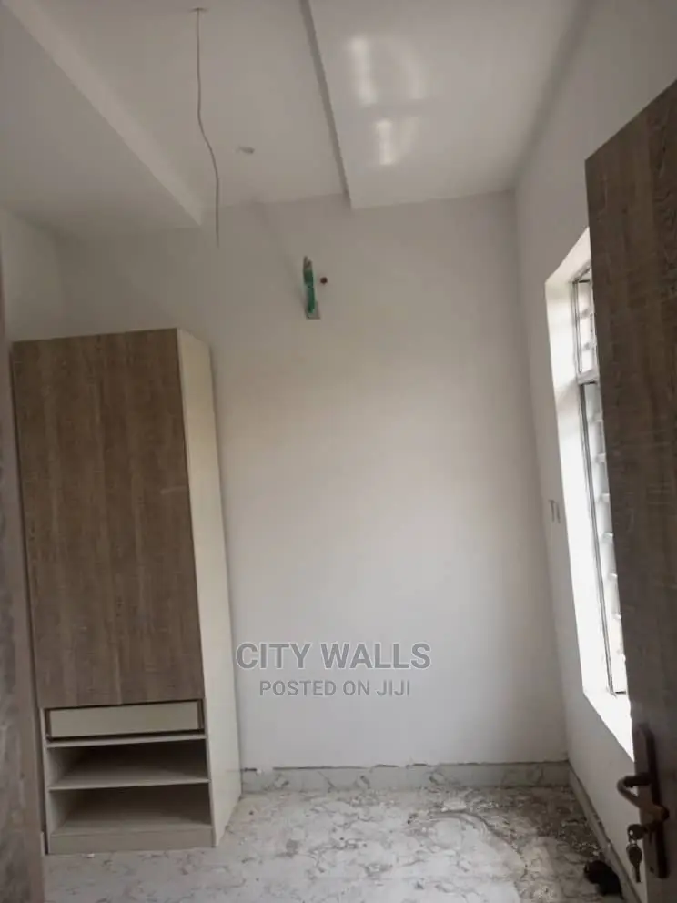 4bdrm Duplex in Chevron for rent