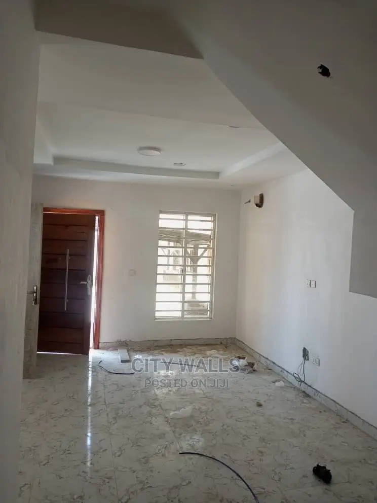 4bdrm Duplex in Chevron for rent