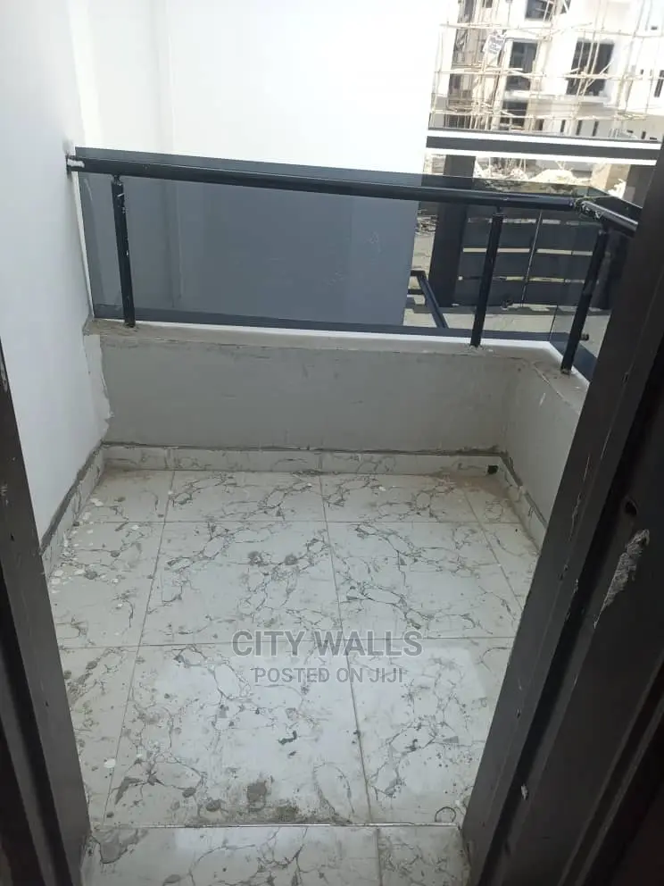 4bdrm Duplex in Chevron for rent