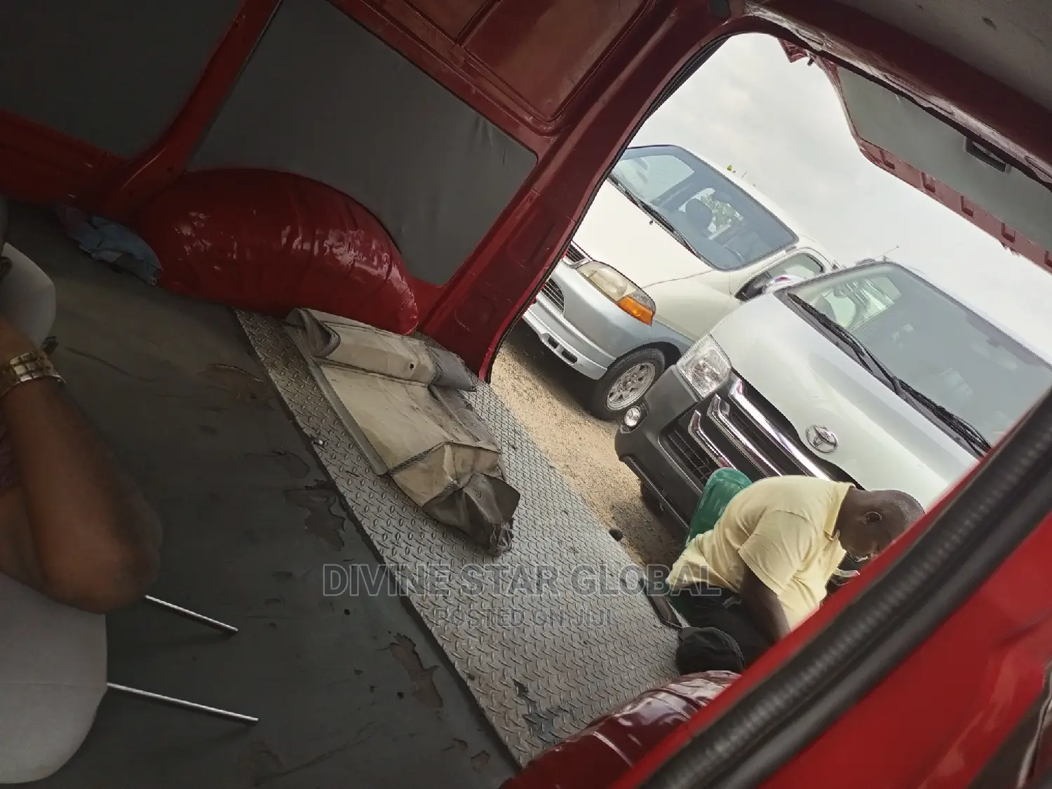 Toyota HiAce 2005 Red
