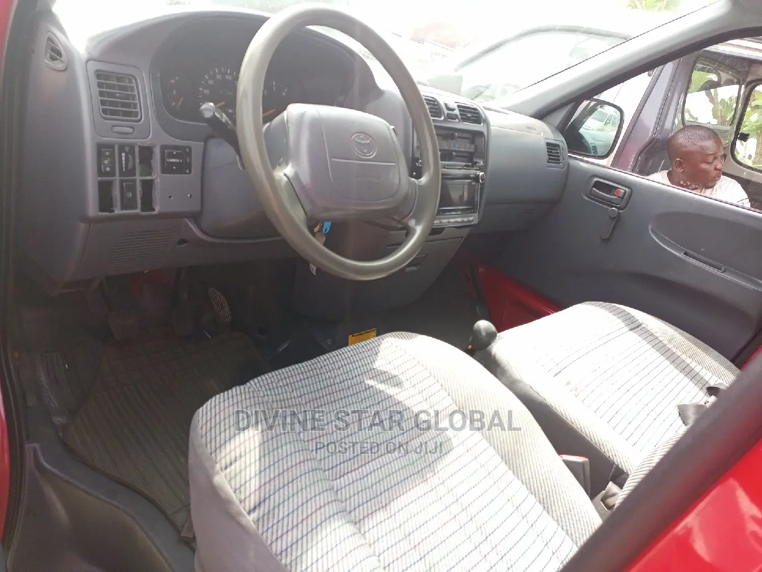 Toyota HiAce 2005 Red
