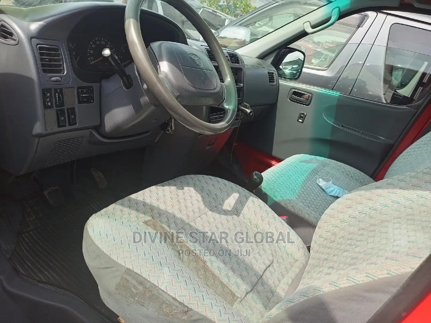 Toyota HiAce 2005 Red