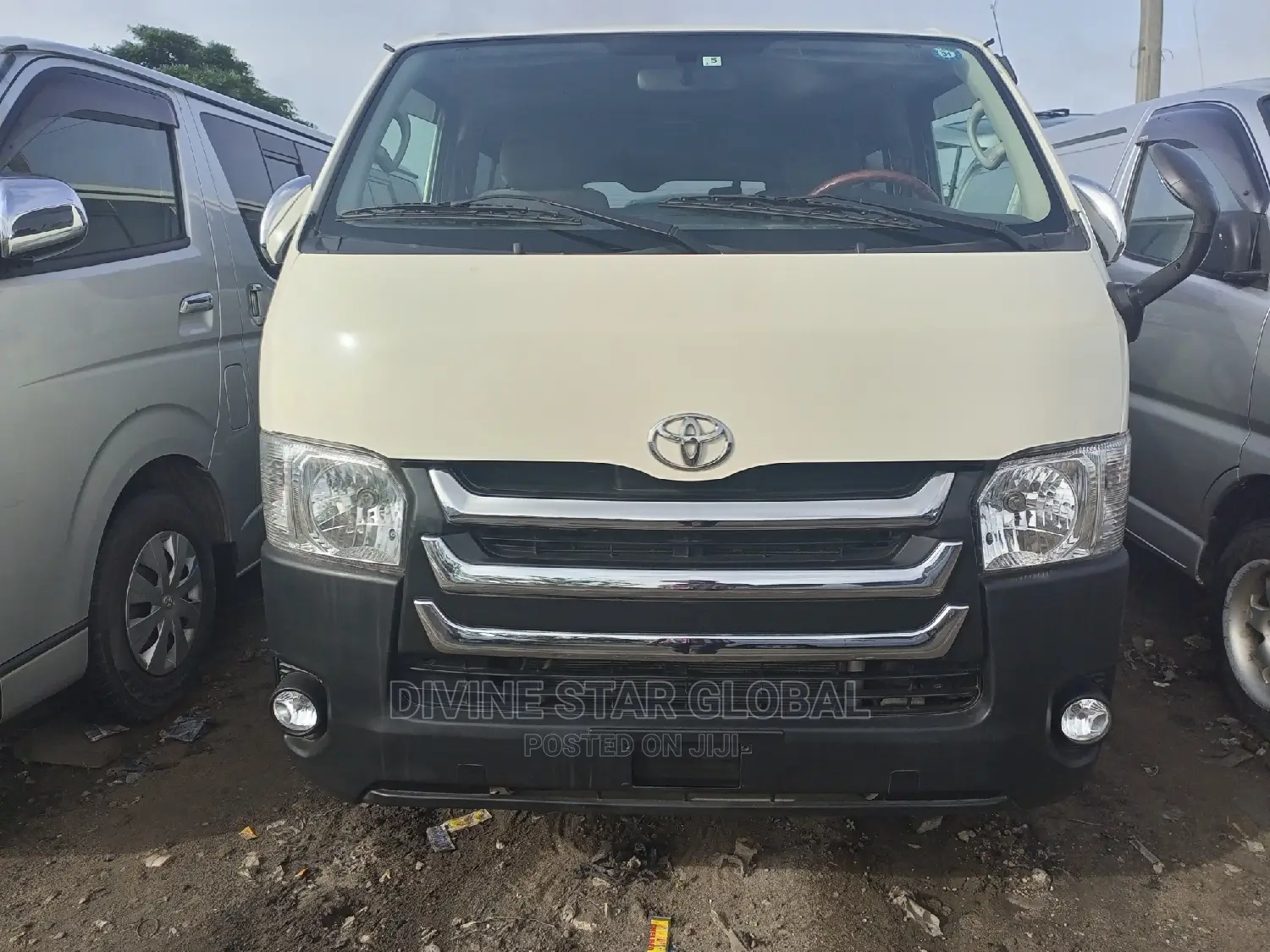 Toyota HiAce 2010 White