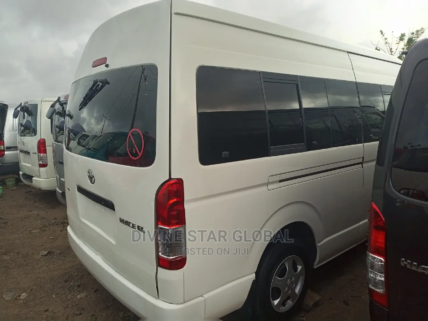 Toyota HiAce 2015 White