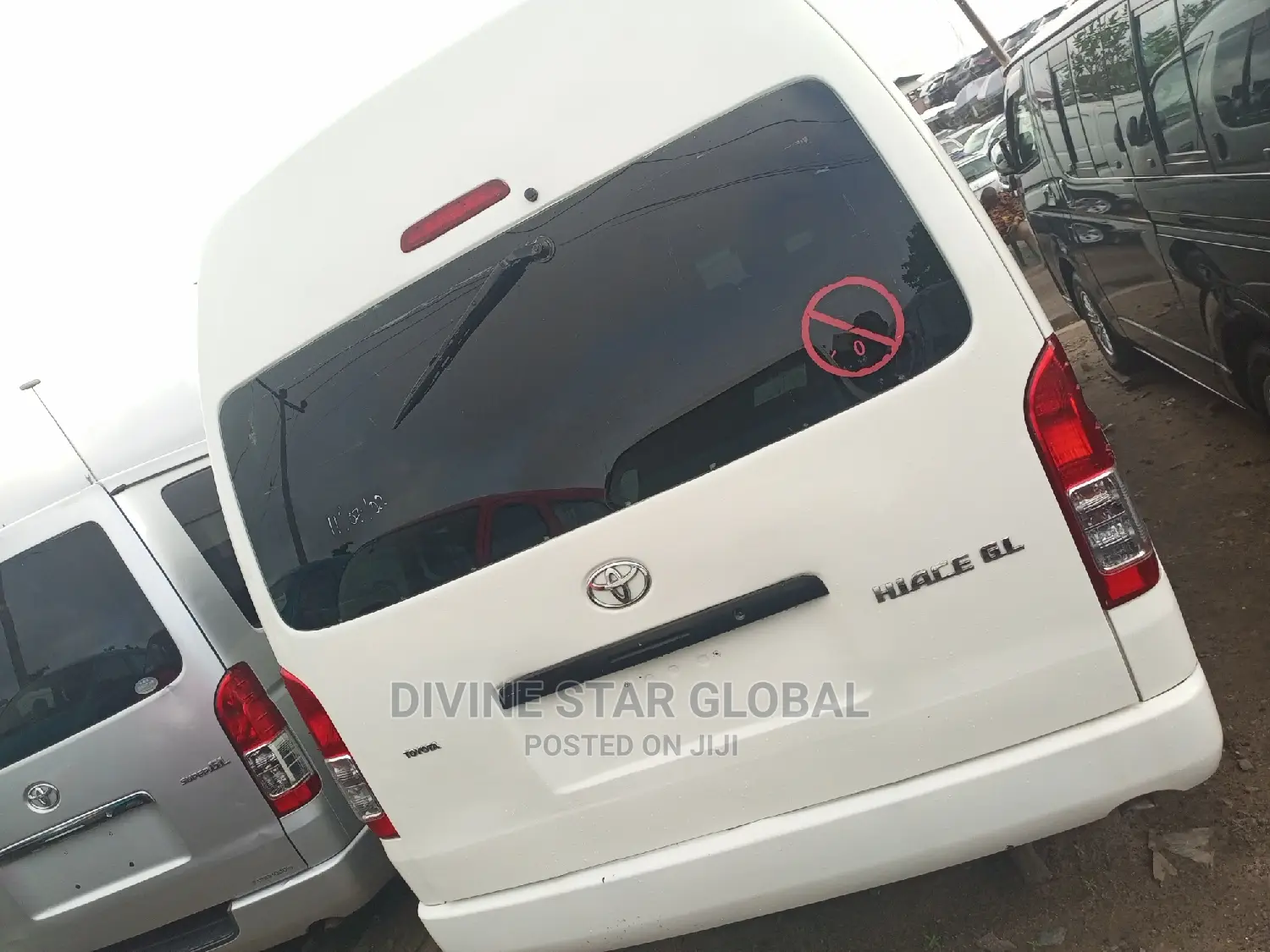 Toyota HiAce 2015 White