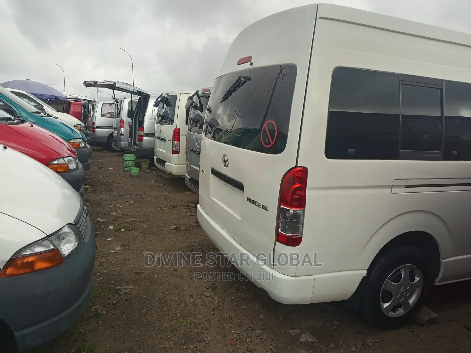 Toyota HiAce 2015 White