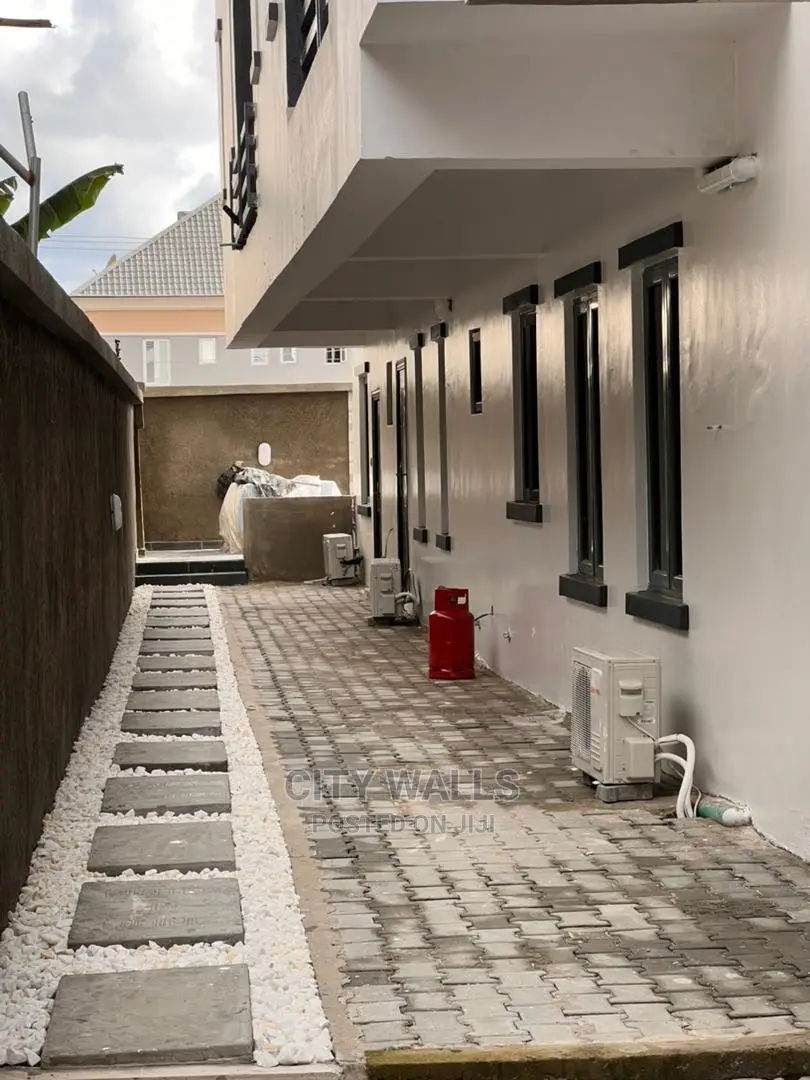3bdrm Block of Flats in Lekki for rent