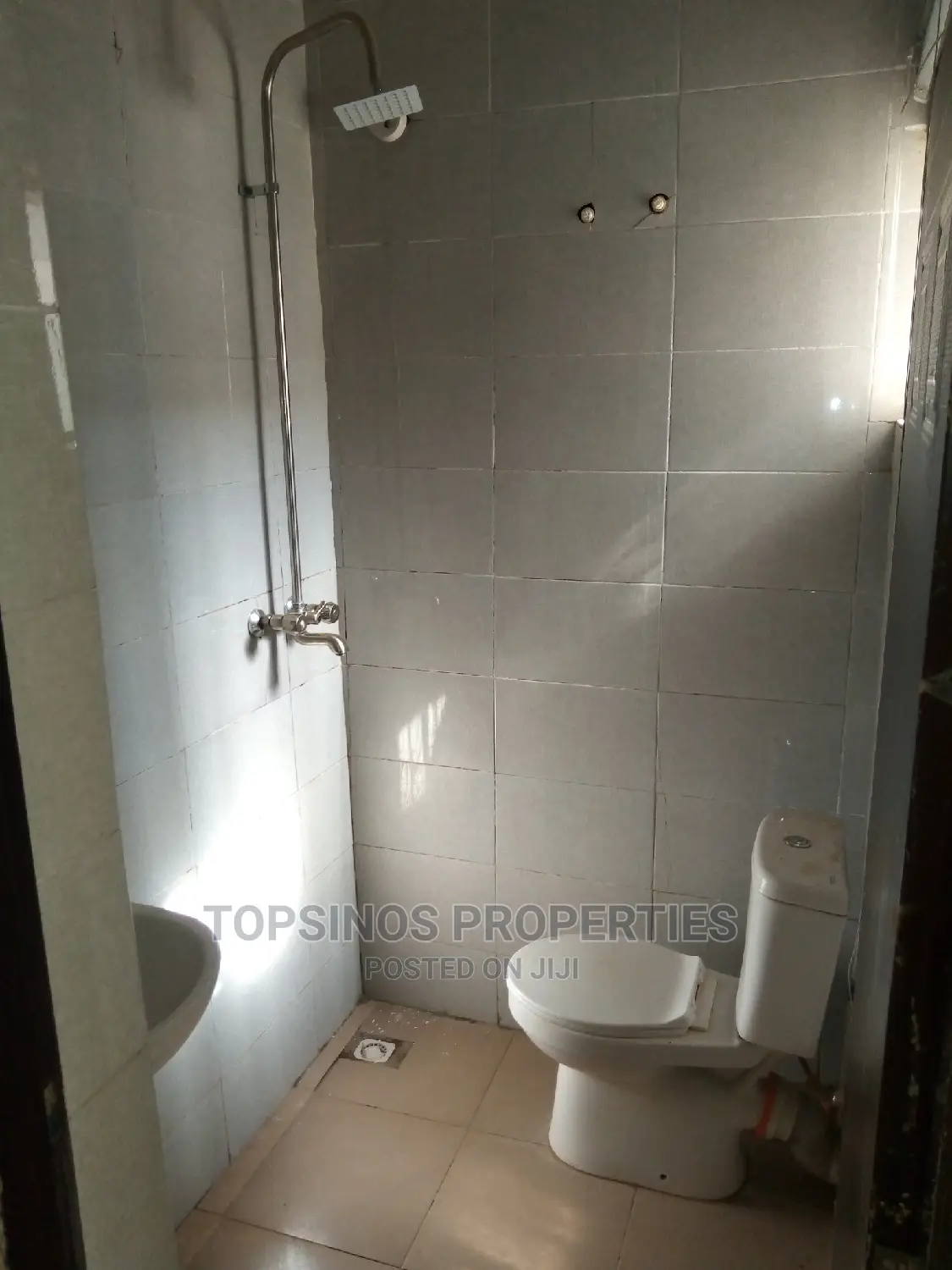 3bdrm Block of Flats in Dawaki for rent