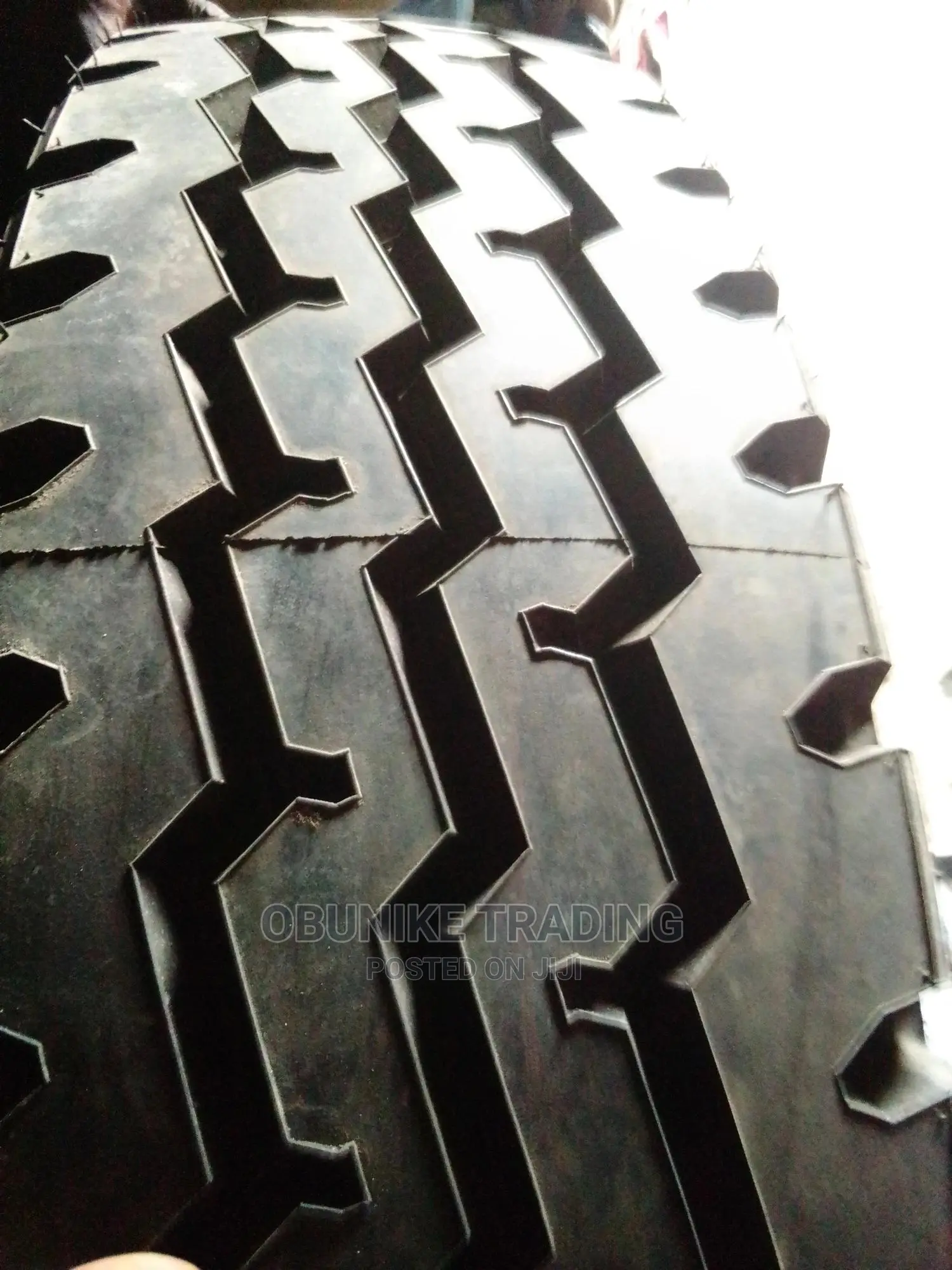 10.00R20 Deruibo Truck Tyre