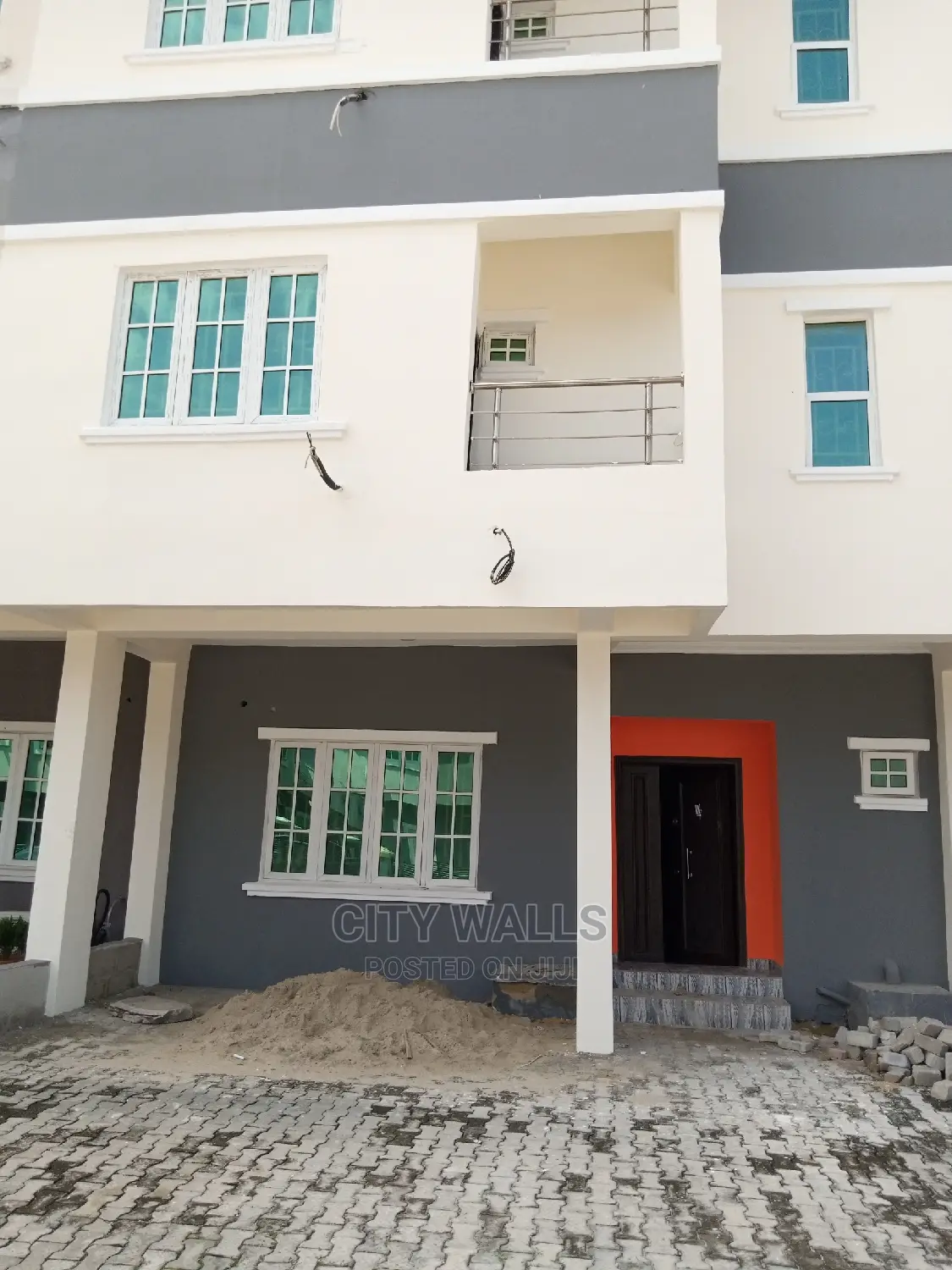 5bdrm Shared Apartment in Paradise Estate, Chevron for rent