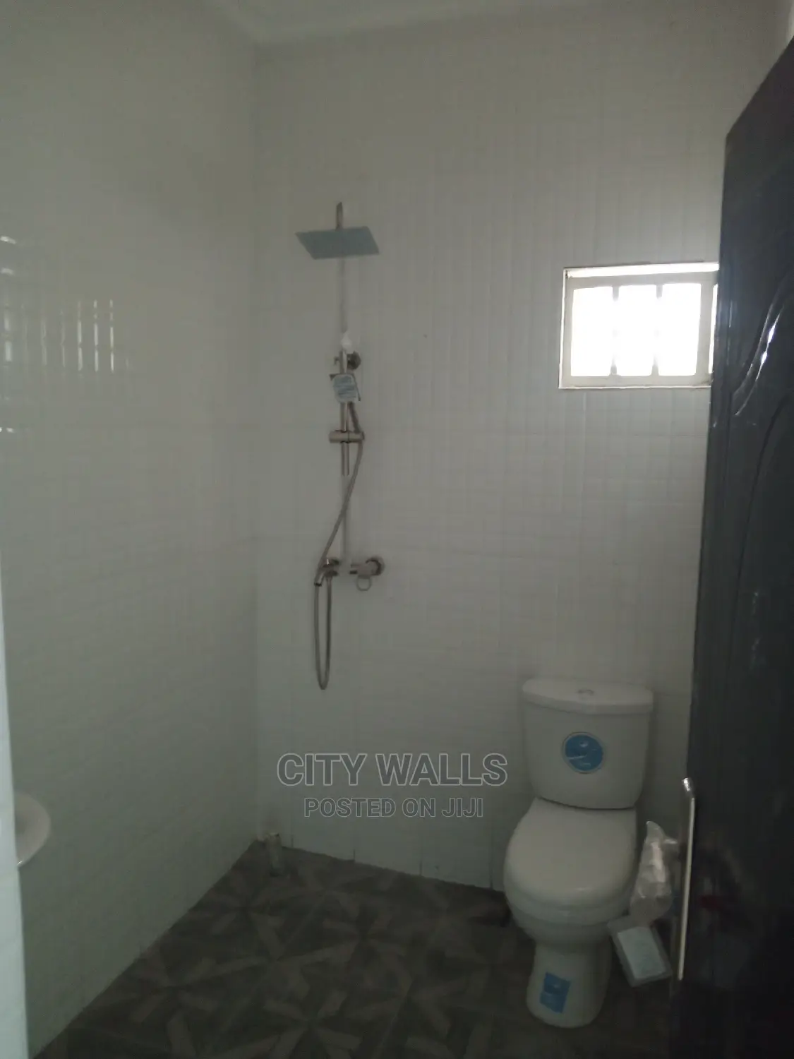 5bdrm Shared Apartment in Paradise Estate, Chevron for rent