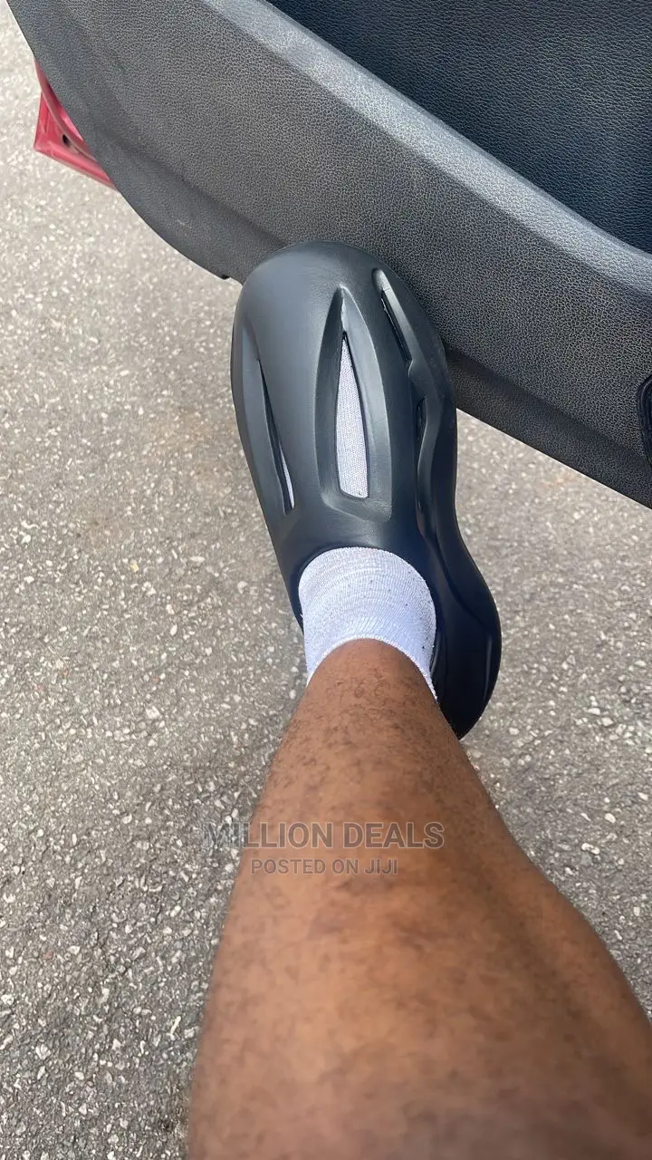 Luxury Men’S Unique Foam Runner Black