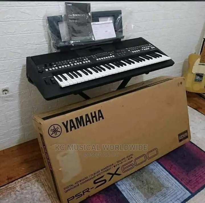 Yamaha Keyboard Psrsx600 With Original Adapter Pa300c