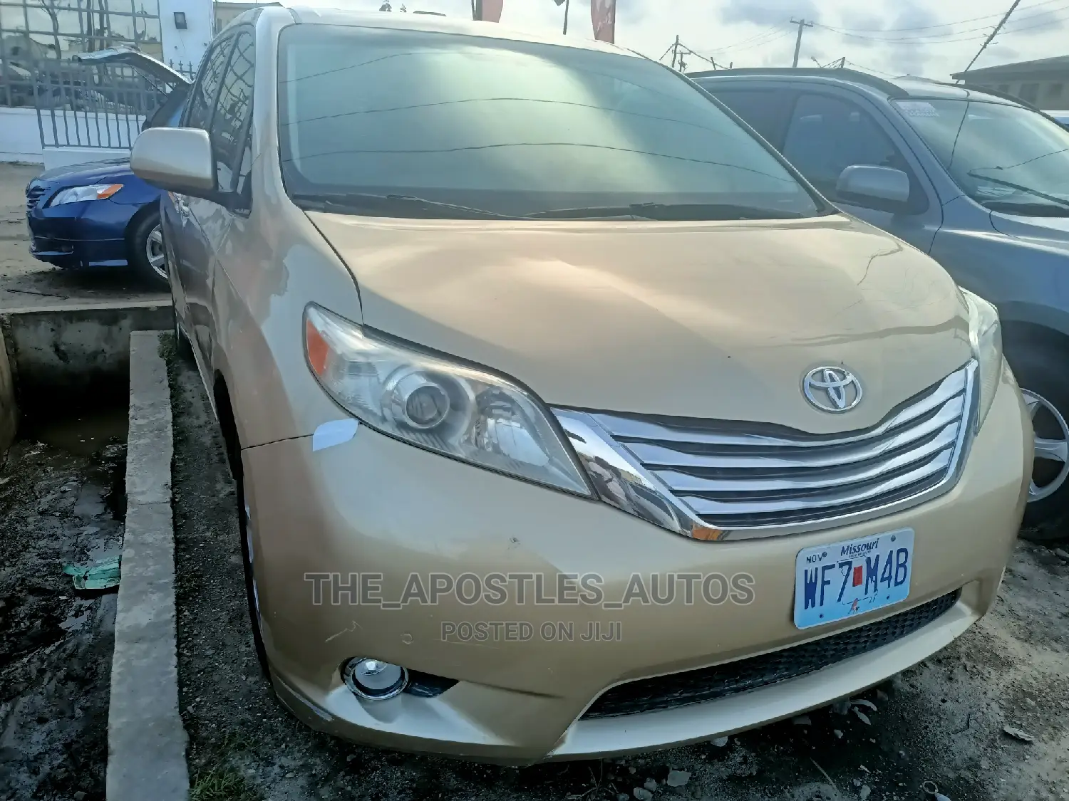 Toyota Sienna XLE 7 Passenger 2011 Gold