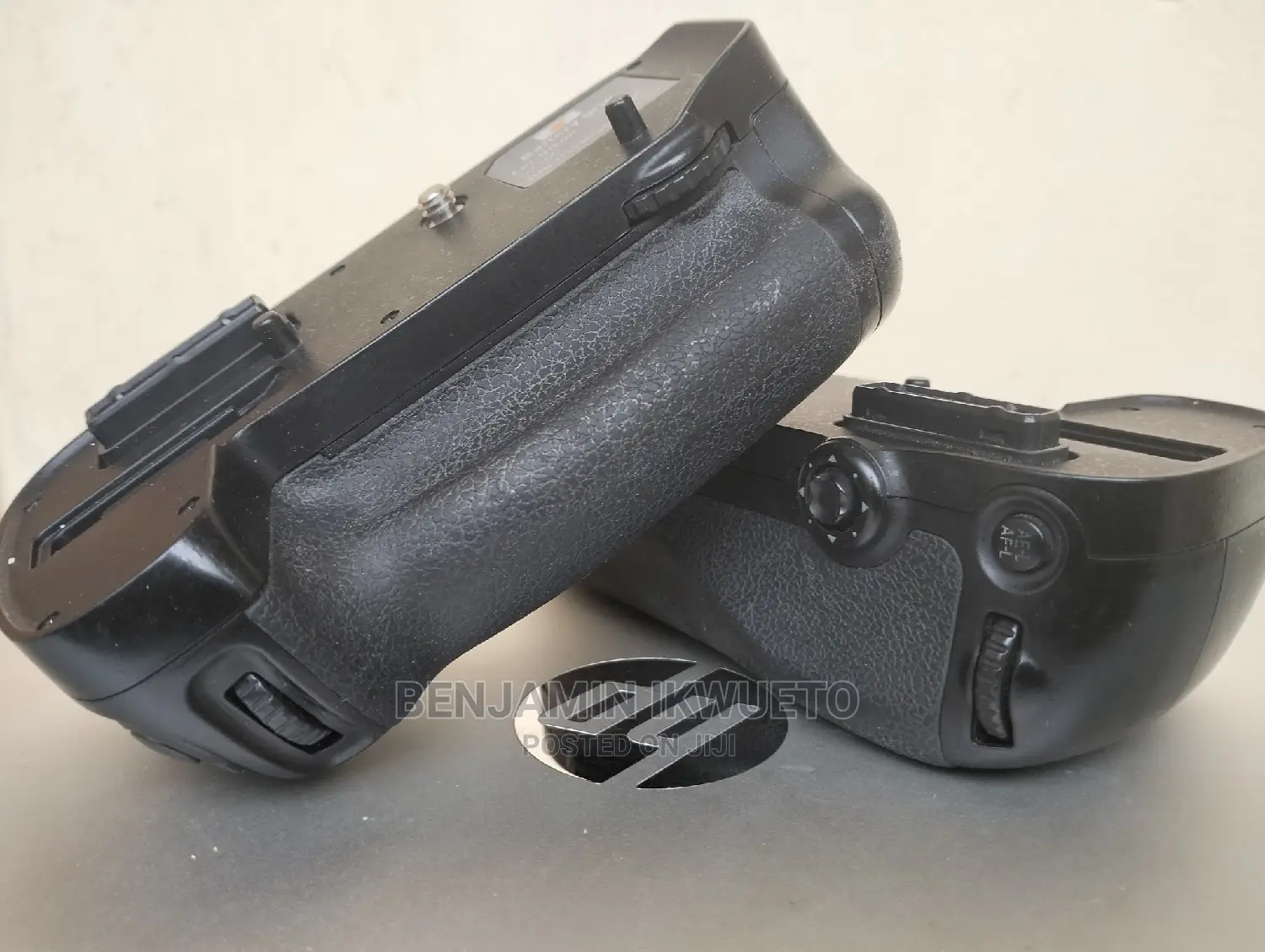 Battery Grip for Nikon D7100 and D7200 Cameras.