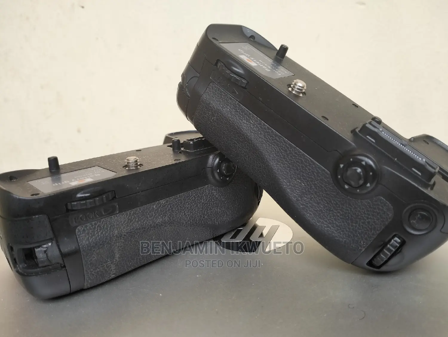 Battery Grip for Nikon D7100 and D7200 Cameras.