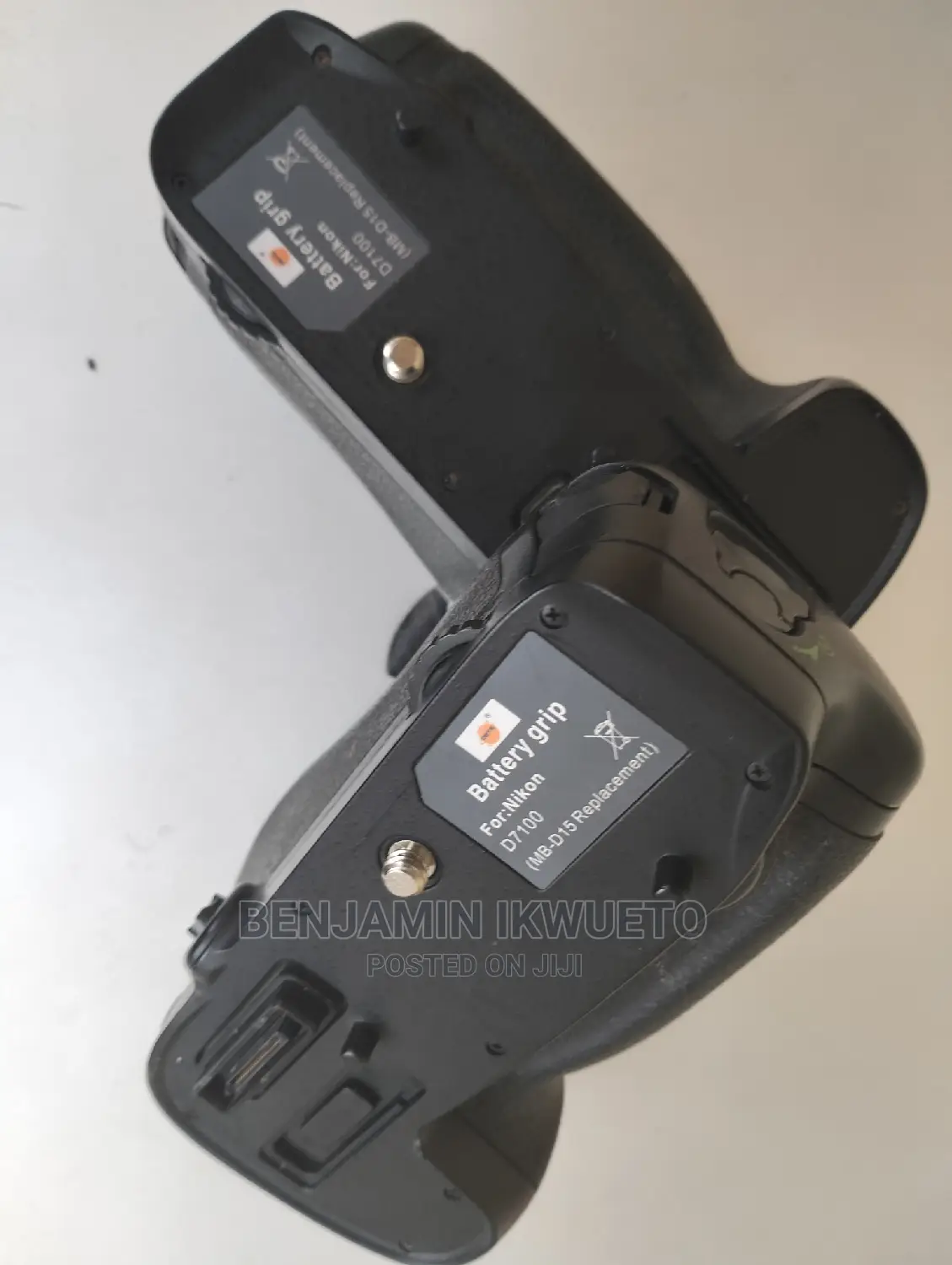 Battery Grip for Nikon D7100 and D7200 Cameras.