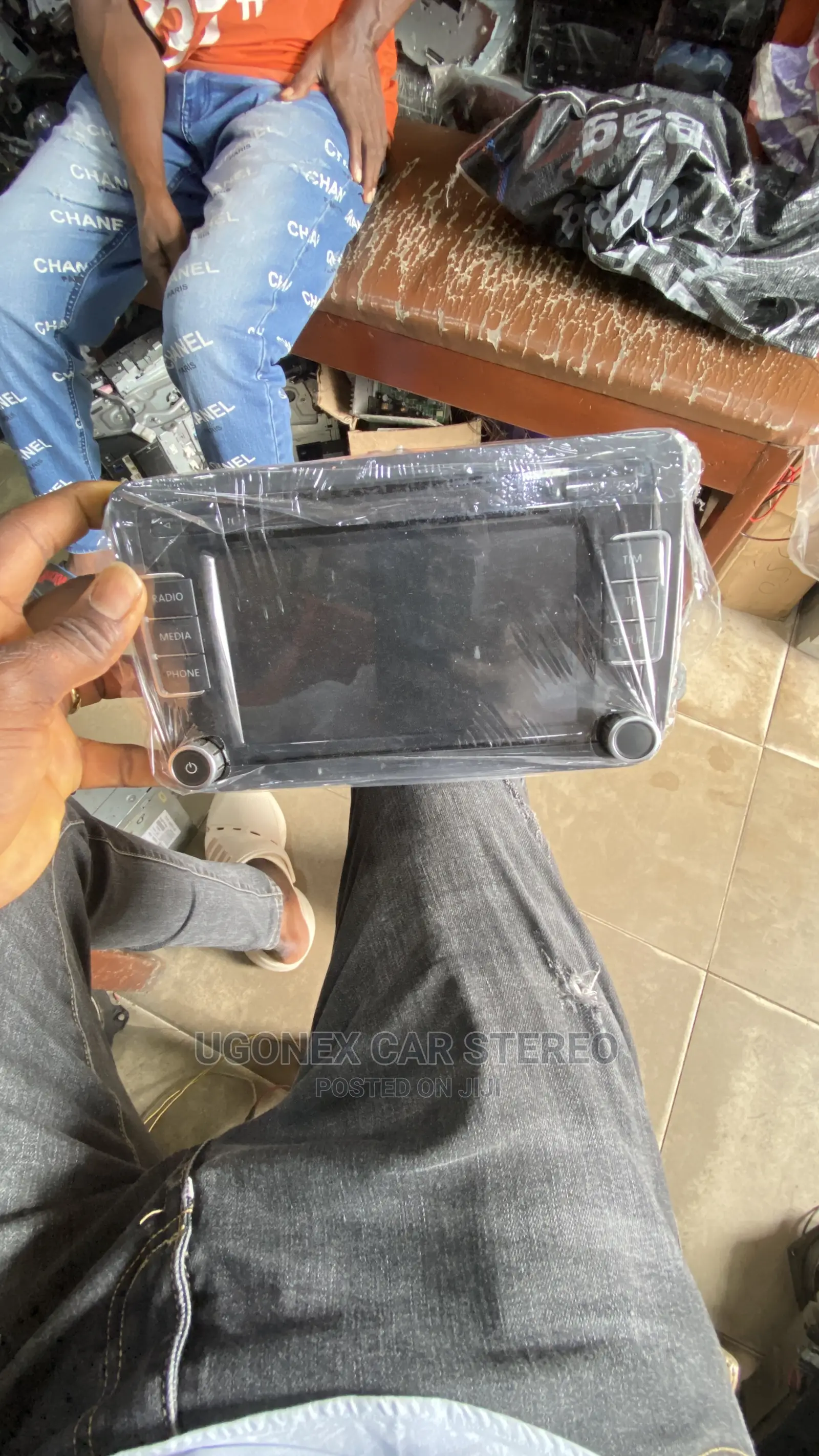 Volkswagen Passat/Tourang Factory Radio Set
