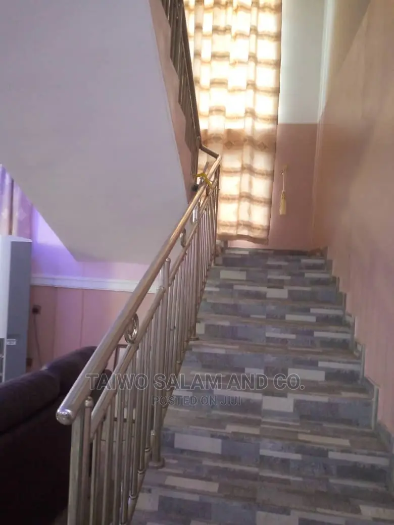 5bdrm Duplex in Oluyole Estate, Akobo for Sale