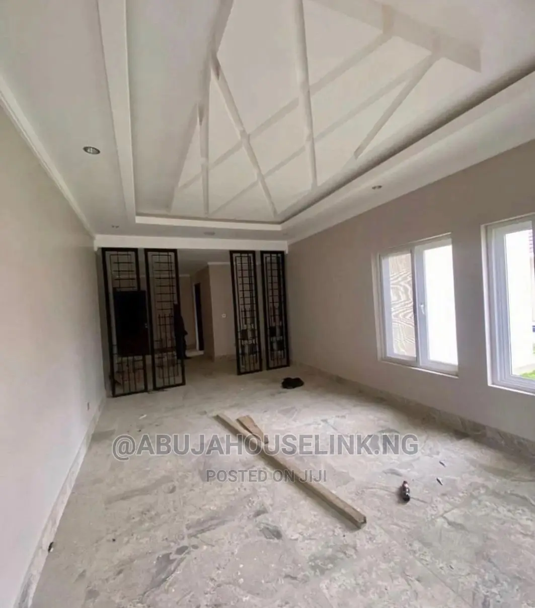 6bdrm Mansion in Guzape for sale