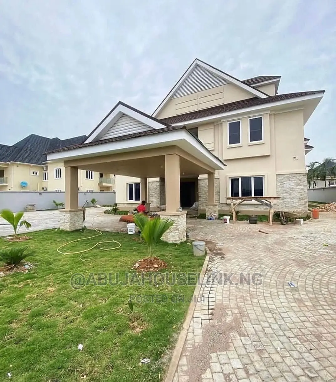 6bdrm Mansion in Guzape for sale