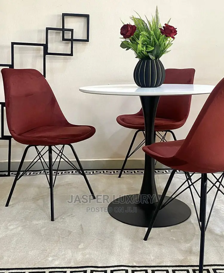 Amazing Coffee Table and Chairs