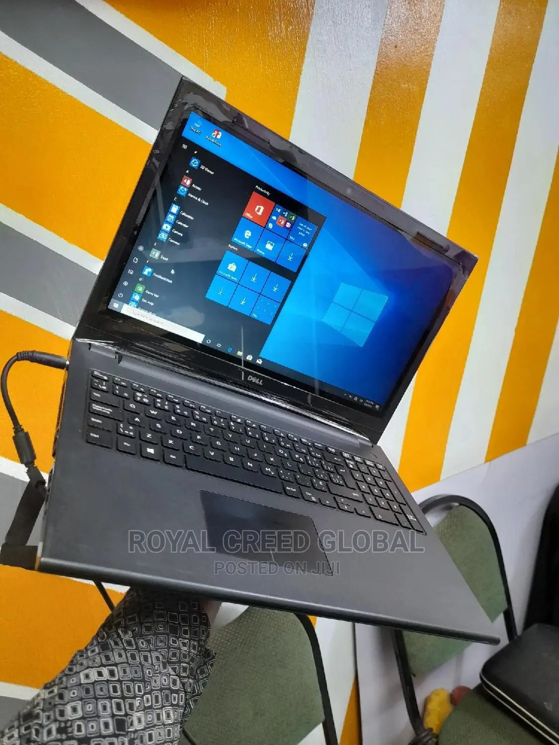 Laptop Dell Inspiron 15 8GB AMD HDD 500GB