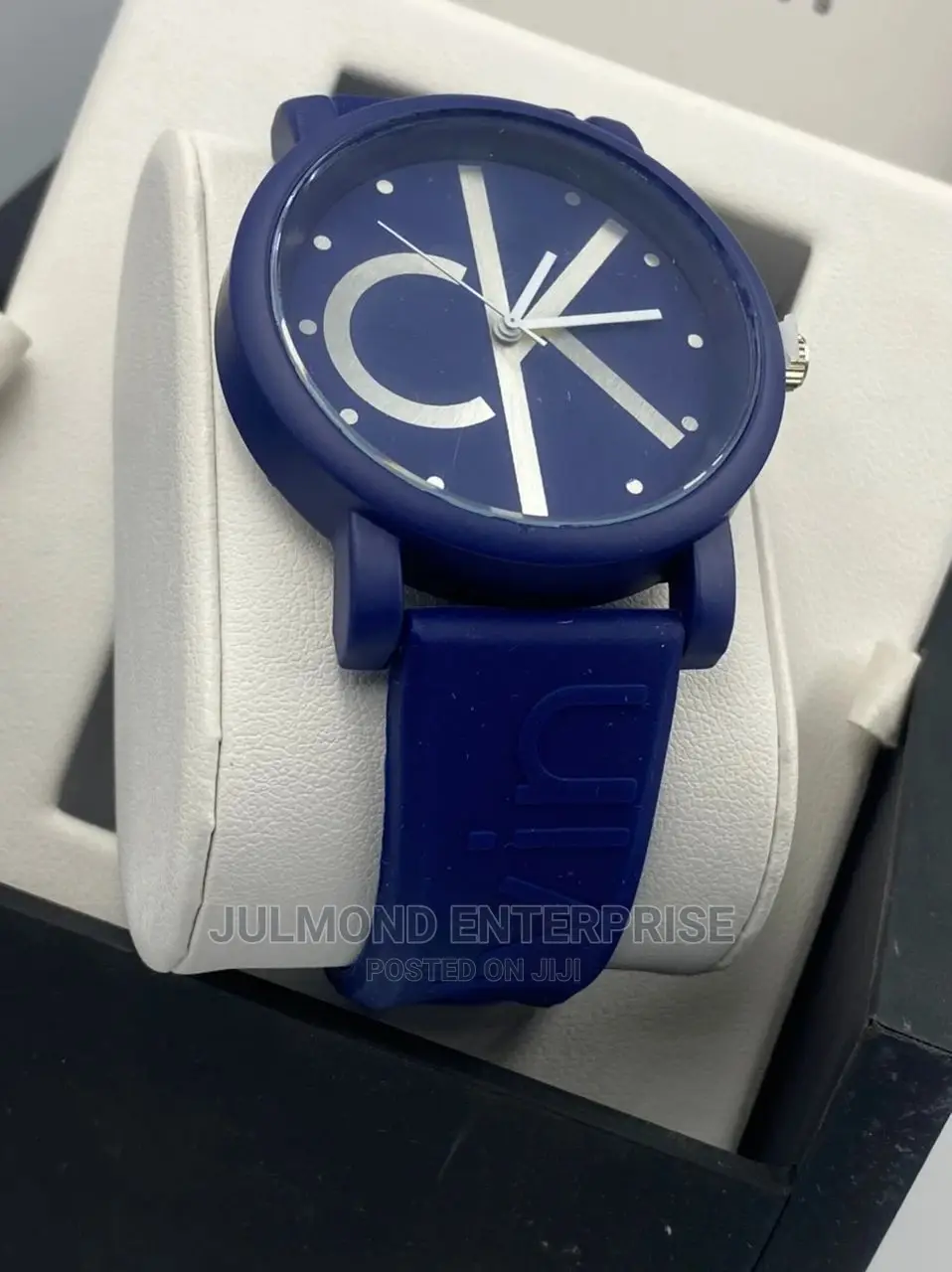 Unisex Rubber Strape Wristswatch