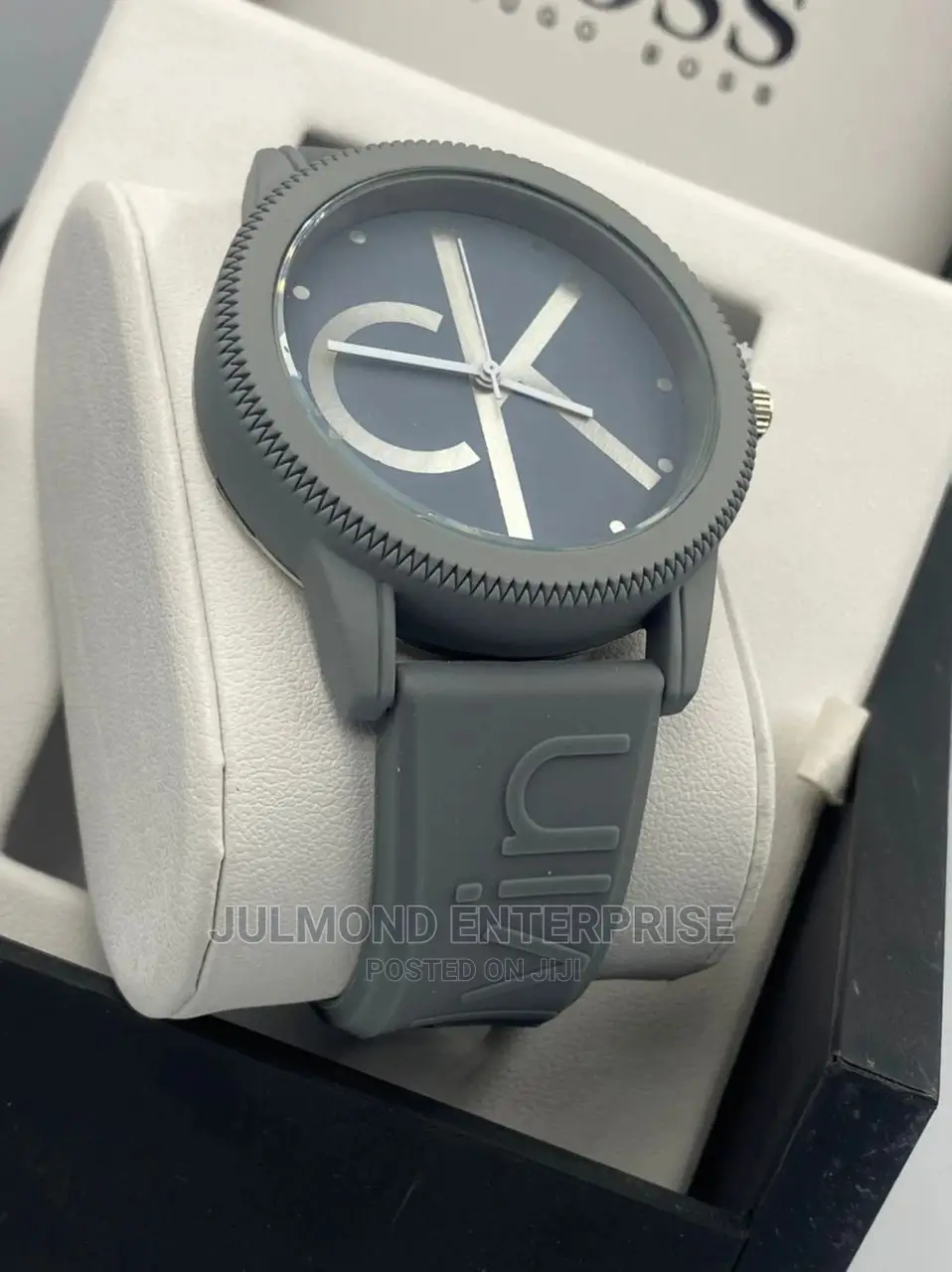 Unisex Rubber Strape Wristswatch