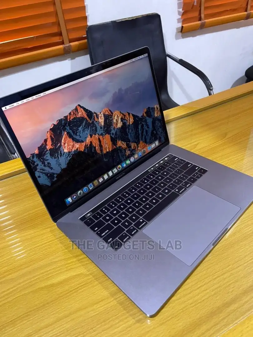 Laptop Apple MacBook Pro 2018 16GB Intel Core i7 SSD 512GB