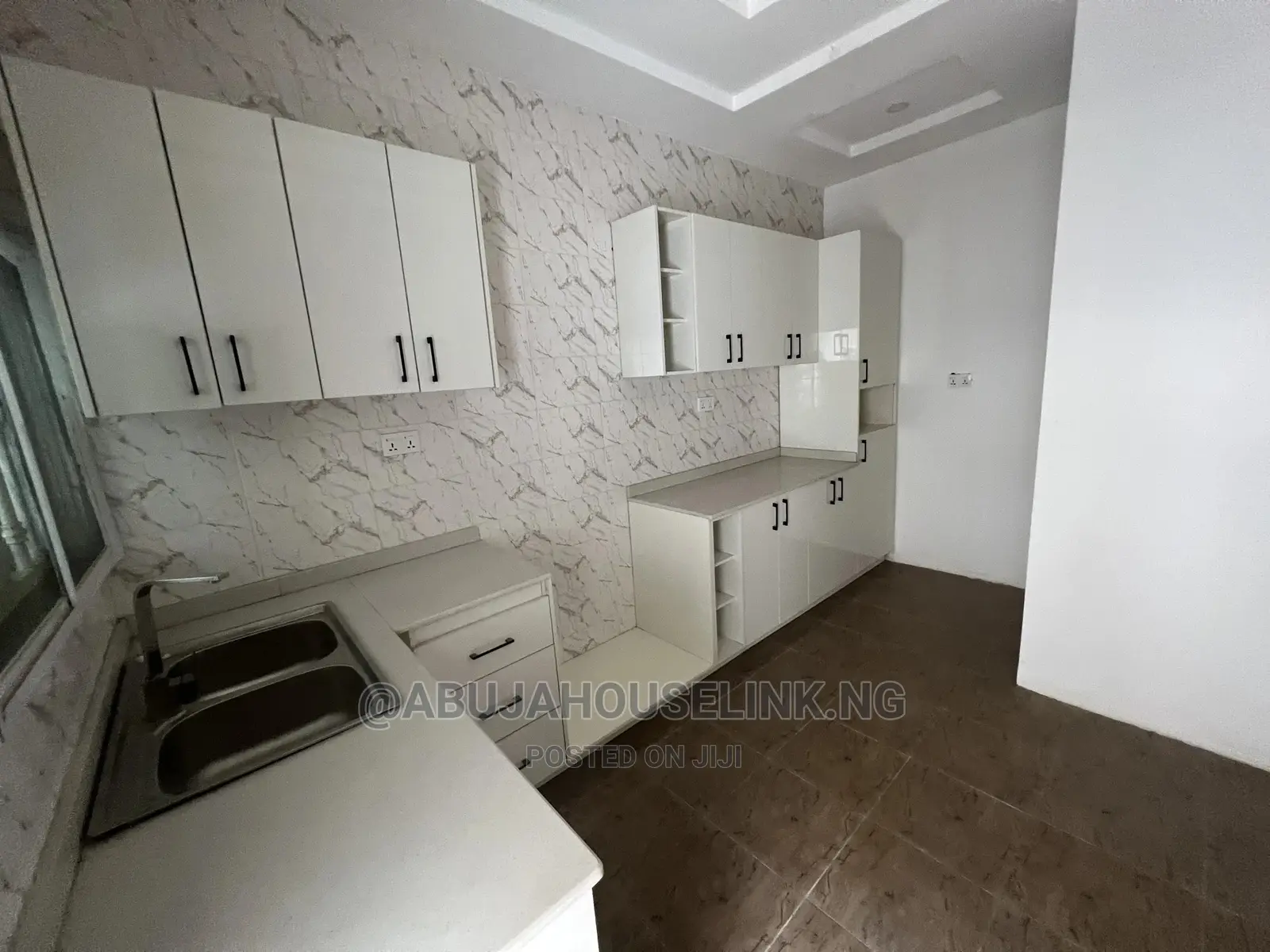 4bdrm Duplex in Gwarinpa for sale