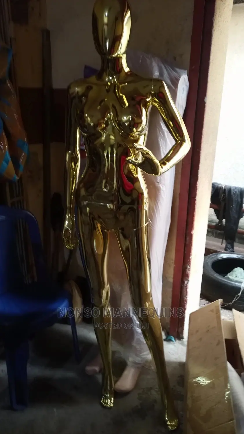 Shakara Hand Female Gold Chrome Mannequin Display
