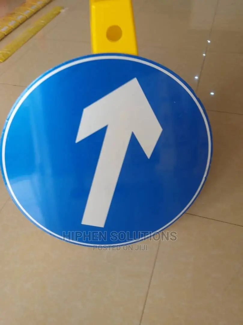 Understandable One Way Ahead Safety Sign